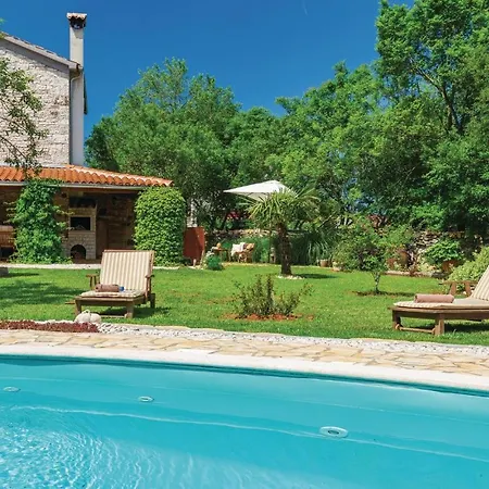 Three-bedroom Holiday In Medaki