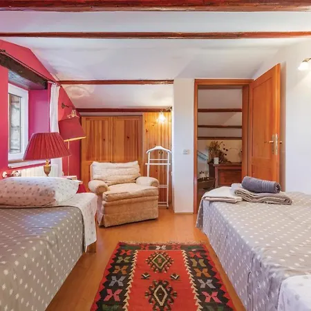 Three-bedroom Holiday In Medaki