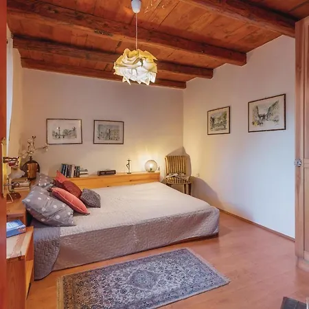 Vakantiehuis Three-bedroom Holiday In *